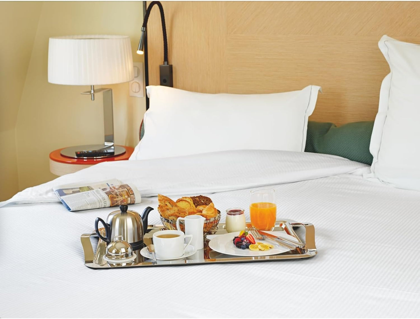 Salam Luxury French Tea Pot - Porcelain Teapot with Bronze Stainless Steel Cover, Ceramic Tea Kettle for Loose Tea, Removable Infuser, 6 Cup Capacity, 36oz - White