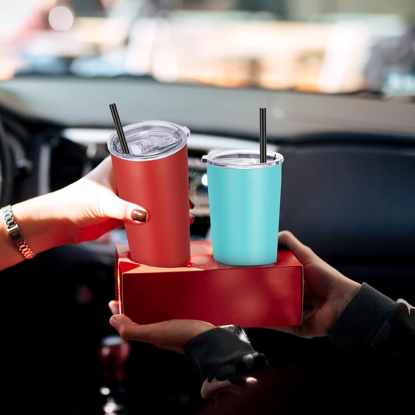 VEGOND 20oz Tumbler Bulk with Lid and Straw 1 Pack, Stainless Steel Vacuum Insulated Tumbler, Double Wall Coffee Cup Travel Mug, Red