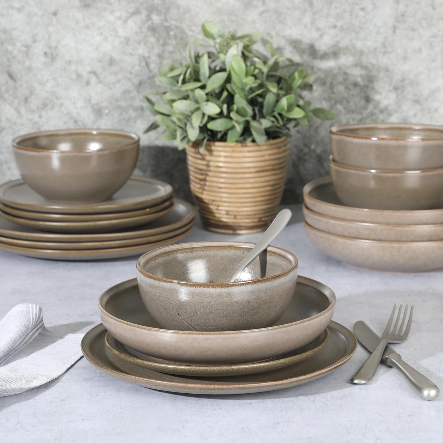 Gibson Elite Beckett Stoneware Matte Reactive Glaze 16 Piece (Service for 4) Plates and Bowls Dinnerware Set - Grey