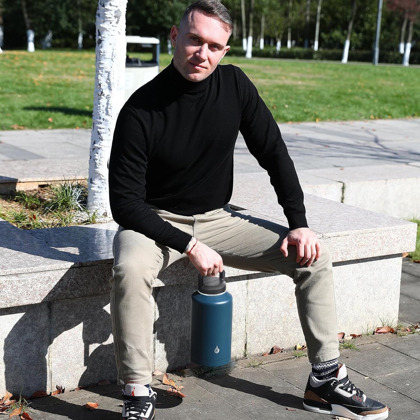 BJPKPK Half Gallon Water Bottle Insulated, Dishwasher Safe 64 oz Water Bottle with Handle, Leakproof BPA Free Water Jug, Large Stainless Steel Thermos for Sports, Black