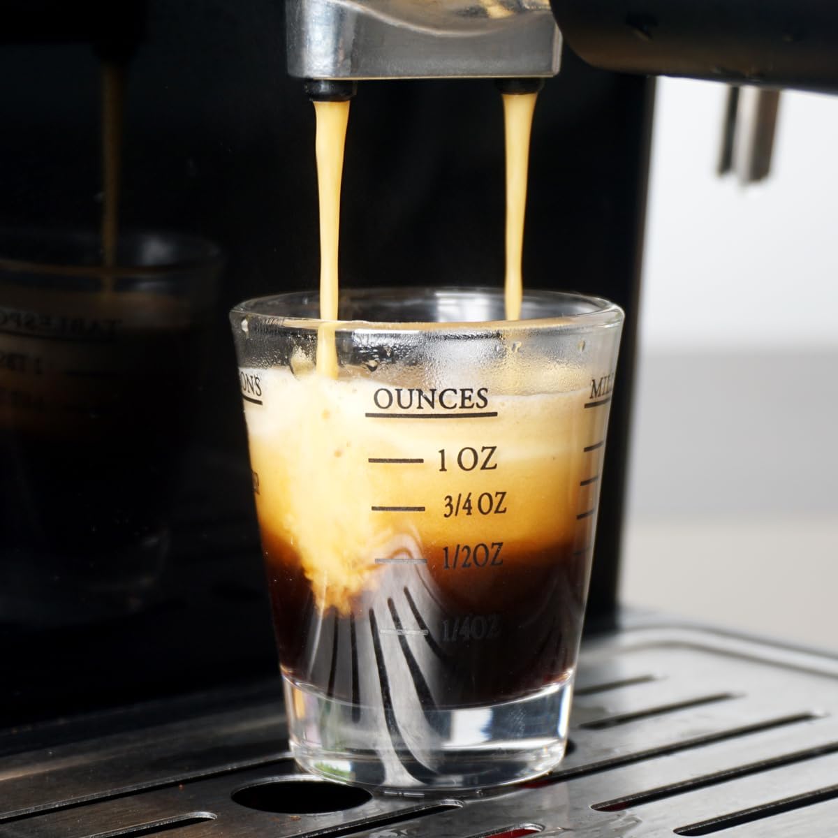 Shot Glasses Measuring cup Liquid Heavy Glass Wine Glass Espresso Shot Glass 26-Incremental Measurement 1 OZ 4 Features 45ML (4 pack-black 30ml)