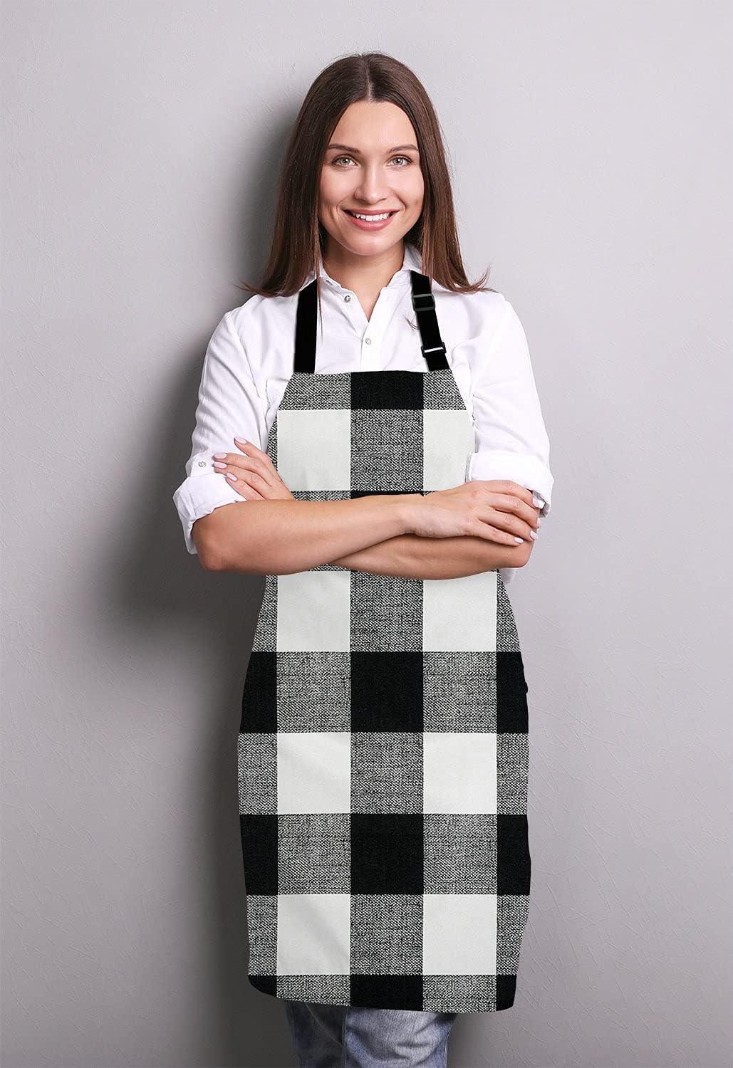 Black and White Buffalo Plaids Bib Apron with Adjustable Neck for Men Women,Suitable for Home Kitchen Cooking Waitress Chef Grill Bistro Baking BBQ Cobbler Apron