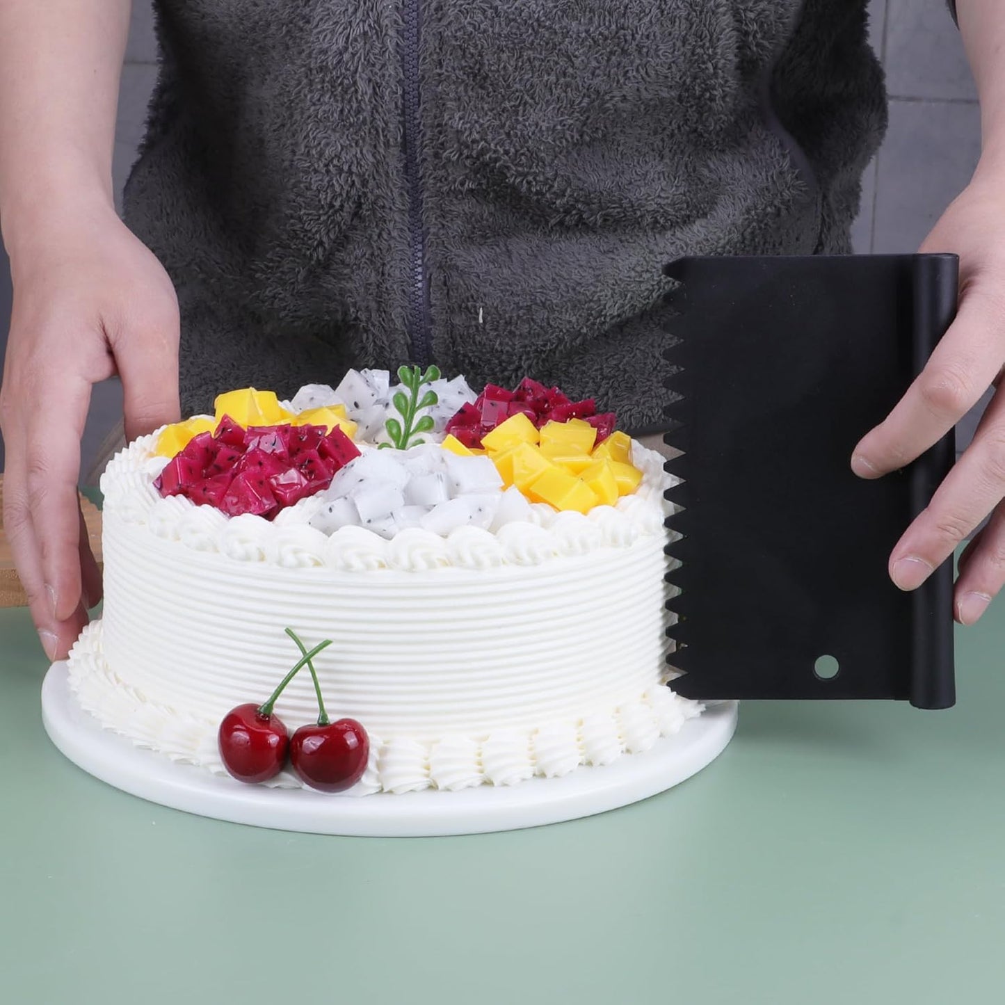 Bench Scraper Food Vegetable Chopper,Stainless Steel Pizza Dough Scraper-Flexible Plastic Bowl/Cake Scraper 5-Piece Set,Bread/Pastry/Pizza/Flour/Cheese Cutter (Black)