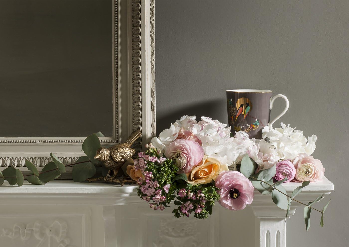 Portmeirion Sara Miller Chelsea Mug, Dark Grey - Elegant 12oz Fine China Cup with 22K Gold Details - Tea Time Chinaware for Afternoon Tea Presentation, Gift-Boxed Drinkware