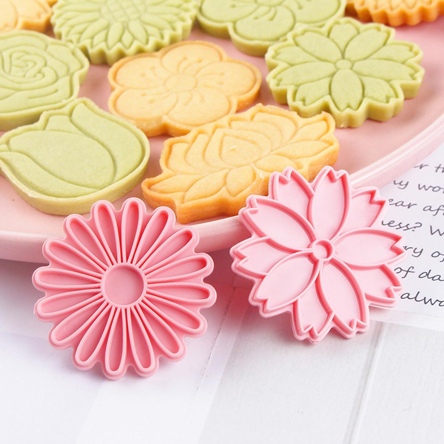 8PCS Flowers Cookie Cutter Sets Daisy Rose Cookie Cutters with Plunger Stamps Sun Flower 3D Plastic Pressable Biscuit Molds Cake Cooie Baking DIY Supplies (A8)