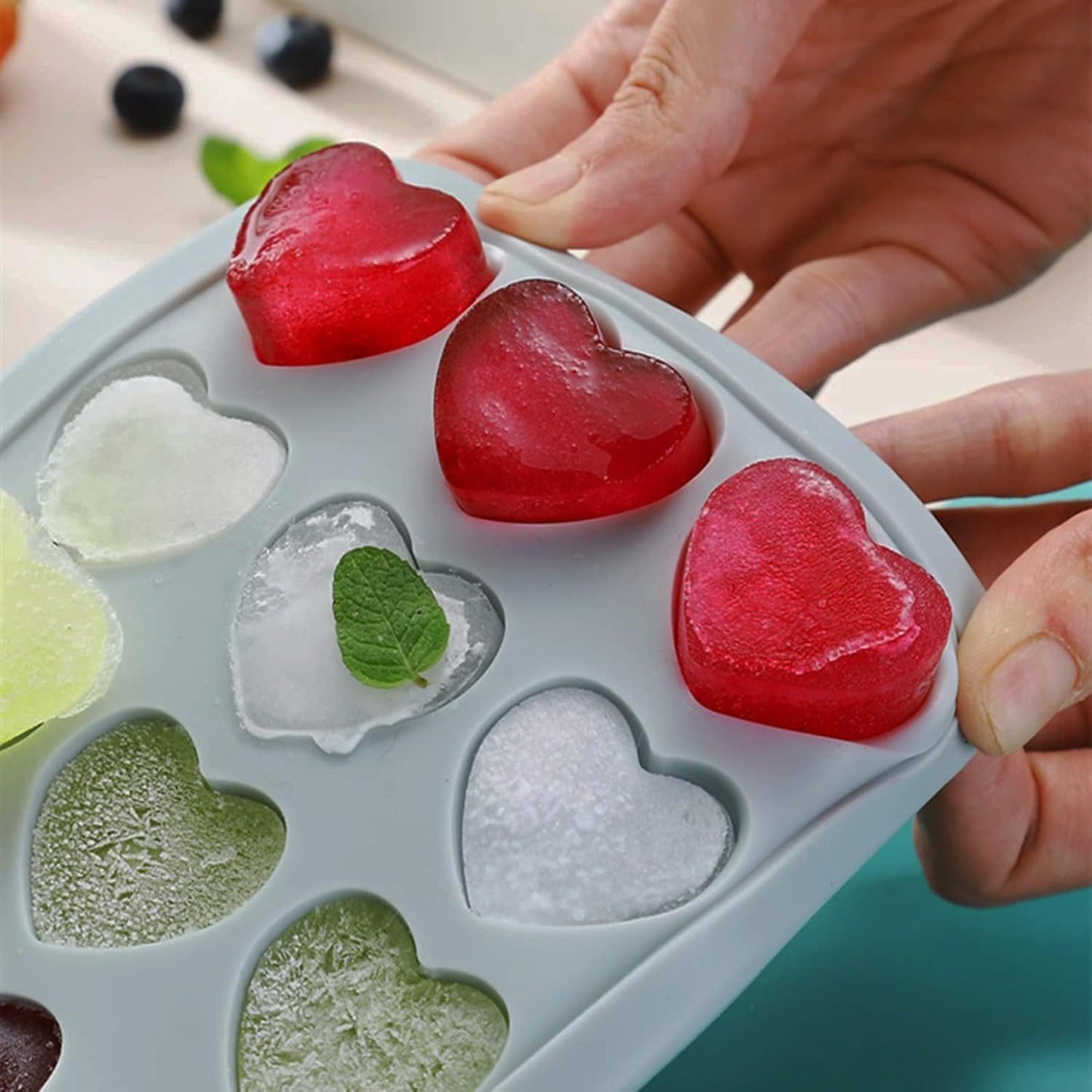 Heart Shaped Ice Cube Trays with Lid and Bins, Silicone Chocolate Mold, Easy Release Ice Trays, 24-Cavity Heart Molds for Ice Cubes, Gelatine, Baking and Candy