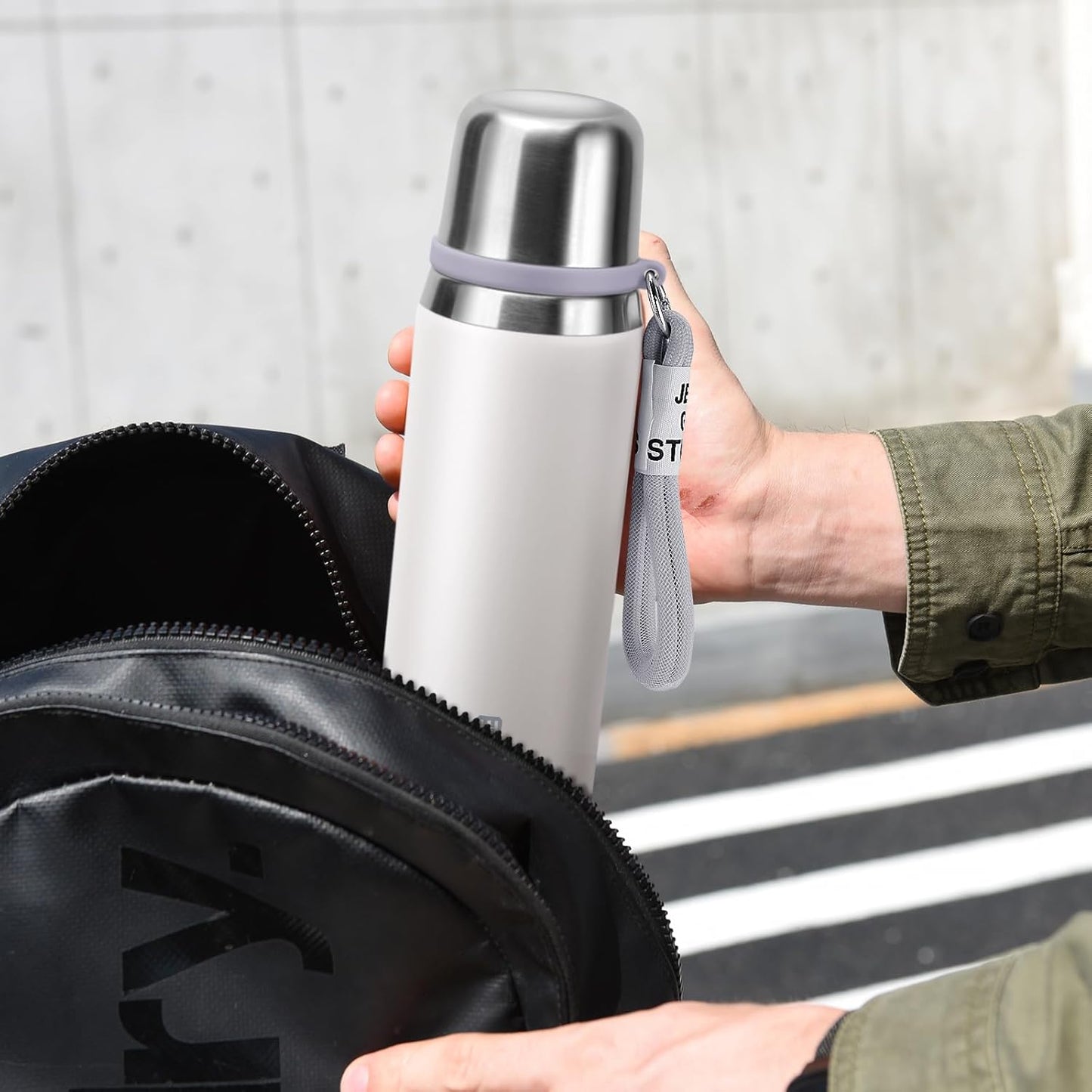 Stainless Steel thermo Bottles with cup 700ml/23.7oz Vacuum Insulated Bottle for hot and cold coffee drink water thermo flask with cup.(White,700ml)