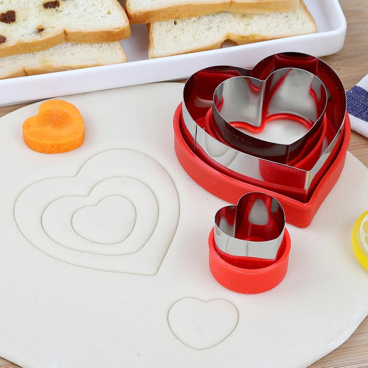 Love Heart Shape Cookie Cutters, Baking Vegetable Shape Cutters, Mini & Medium & Large Shaped Cutters,The Valentine’s Day Cutters with Red Color Biscuit Molds Fondant Cake