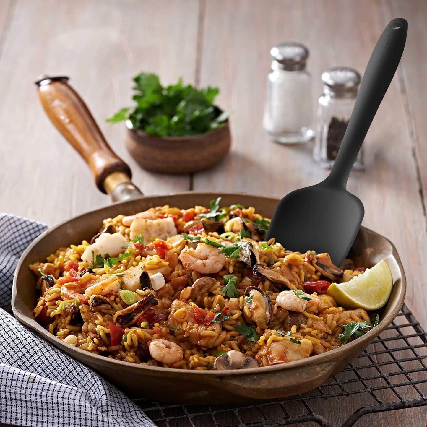 Silicone Spatulas Set Turners Tongs Cooking Utensils Set High Heat Resistant Kitchen Scraper Spatulas for Cooking Mixing Baking BPA Free Dishwasher Safe, Black