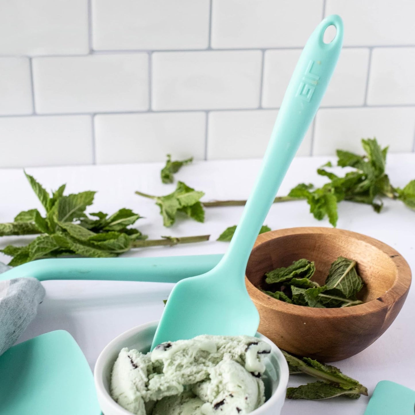 GIR: Get It Right Seamless Spoonula - Non-Stick Heat Resistant Silicone Scraper Spatula - Skinny Design for Mixing, Serving, Scraping, and Stirring - 11 In, Black