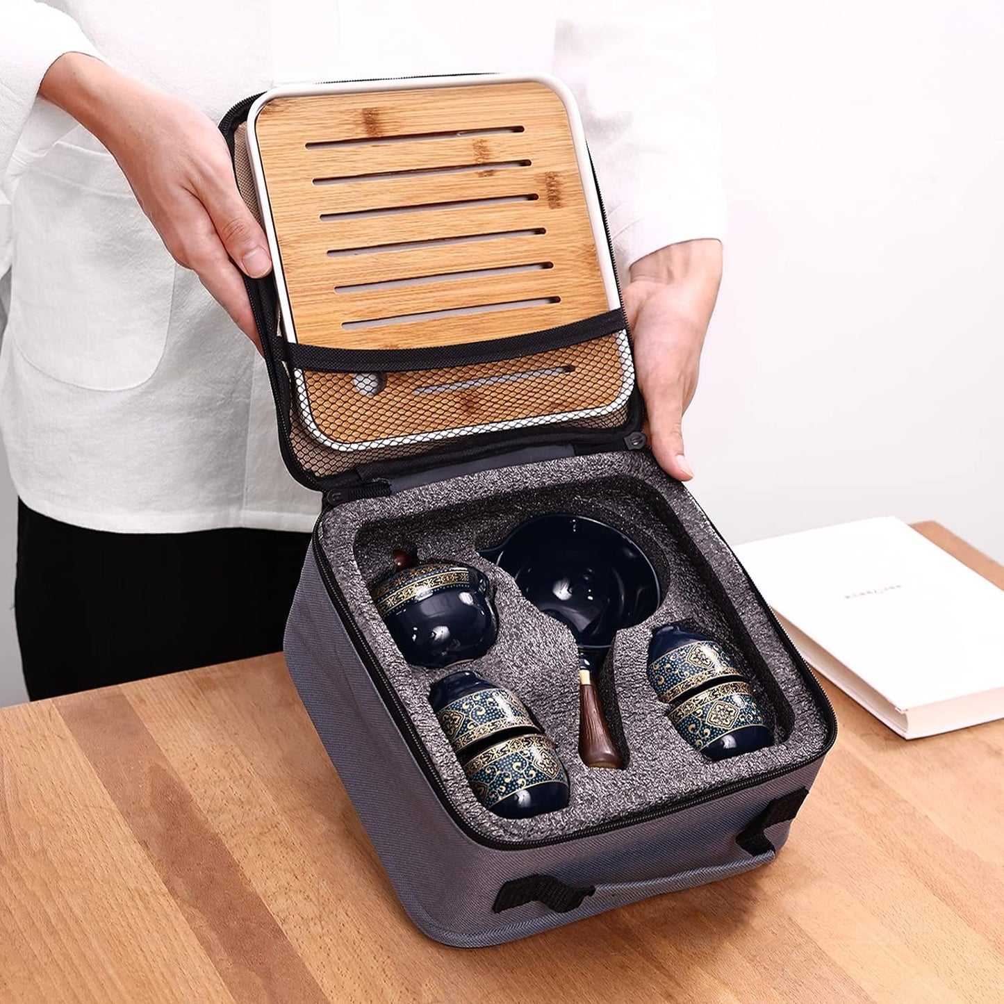 LURRIER Porcelain Chinese Gongfu Tea Set,Portable Teapot Set with 360 Rotation Tea maker and Infuser,Portable All in One Gift Bag for Travel,Home,Gifting,Outdoor and Office (Kitty Cat)