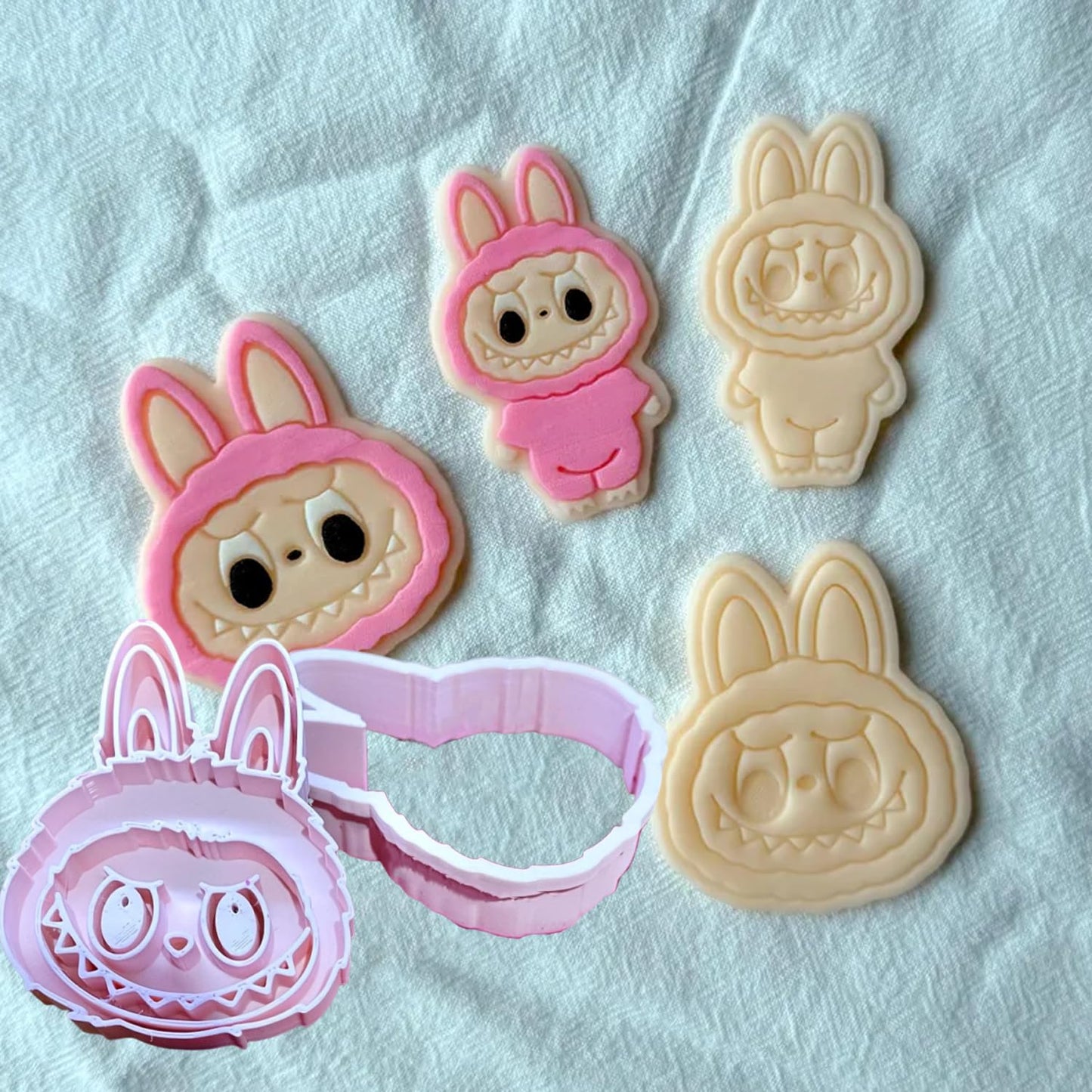 4-Piece Monster Spirit Cookie Stamp Set 3d Cute Doll Cookie Stamp Set With Cutter Suitable For Everyday Baking The Perfect Gift For Baking Enthusiasts A Joyful Gift For The Whole Family