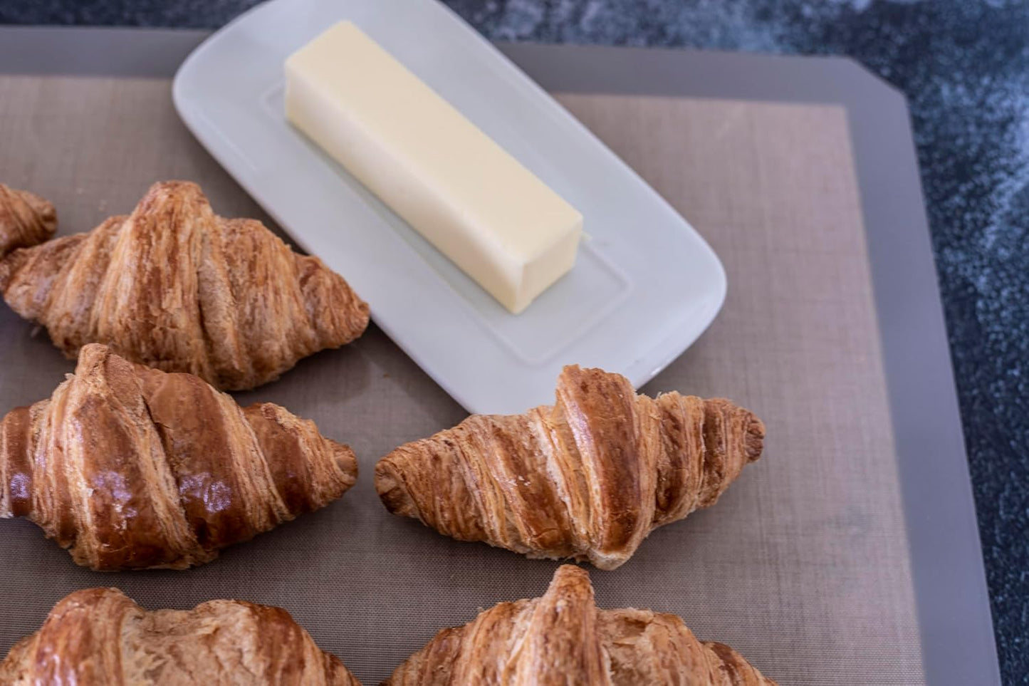 Silicone Baking Mats, Full size, Baking Sheet Liners, Pack of 2, Oven Safe, 17 x 25 inch, Non-Stick, Silicone Baking Sheet Liner, Perfect For Baking Macarons Cookies And Cakes