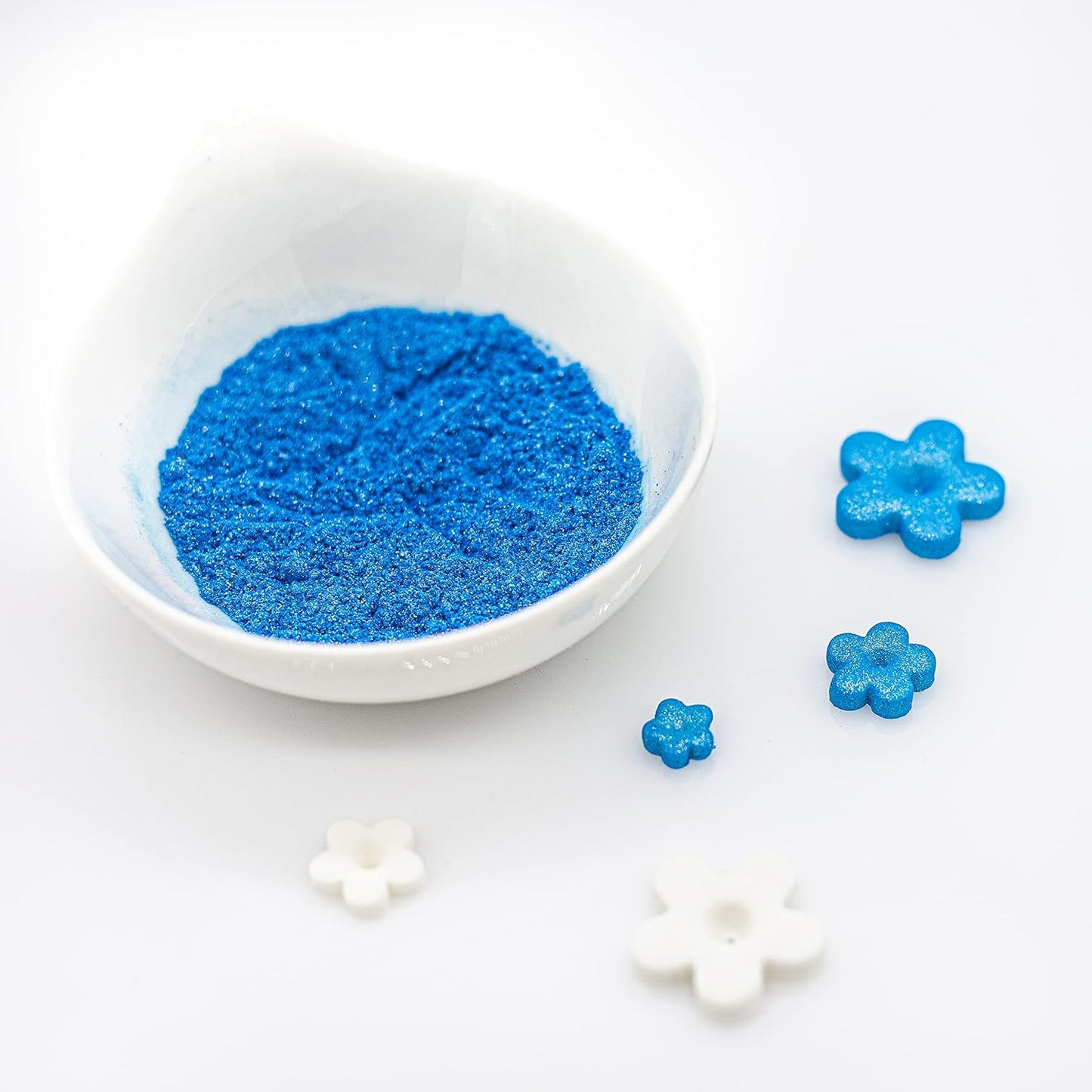 Bakerpan Pearl Luster Dust Edible, Periwinkle Blue Edible Glitter for Cocktails, 4 Grams Edible Glitter for Cake Decorating, Cookies, Chocolates and Candies, Drinks (Made in USA)